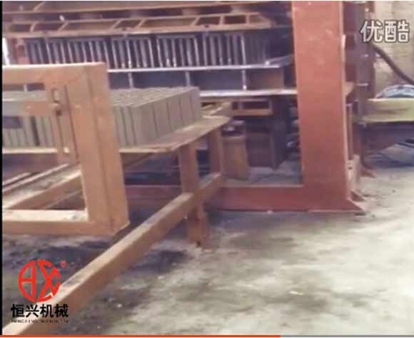六孔磚(zhuān)機 恒興(xing)多孔磚(zhuan)液壓磚(zhuan)機