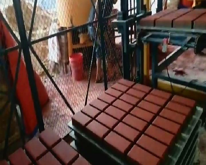 透(tou)水磚生産(chǎn)線- 恒興透(tòu)水磚機視(shi)頻