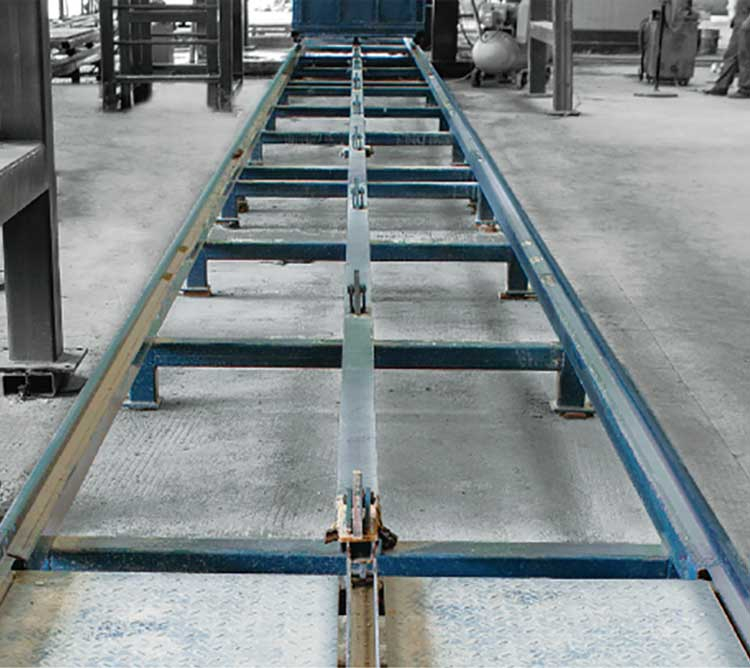 加(jia)氣線行走(zǒu)軌道