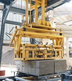 成(cheng)品碼垛(duǒ)設備